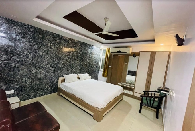 Imagen de la habitación del Hotel SKG Royal Palace. Foto 2