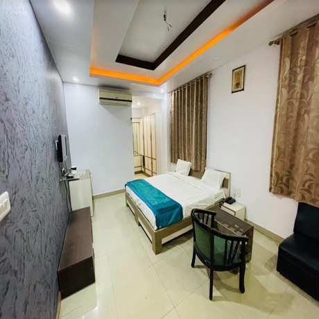 Imagen de la habitación del Hotel SKG Royal Palace. Foto 10