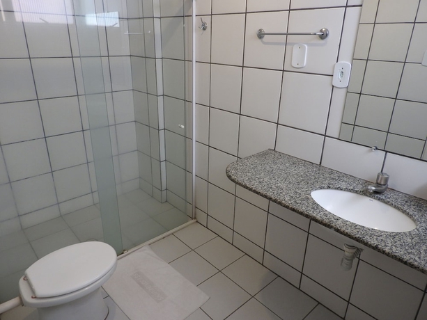 Imagen de la habitación del Hotel SKINA EXPRESS. Foto 17