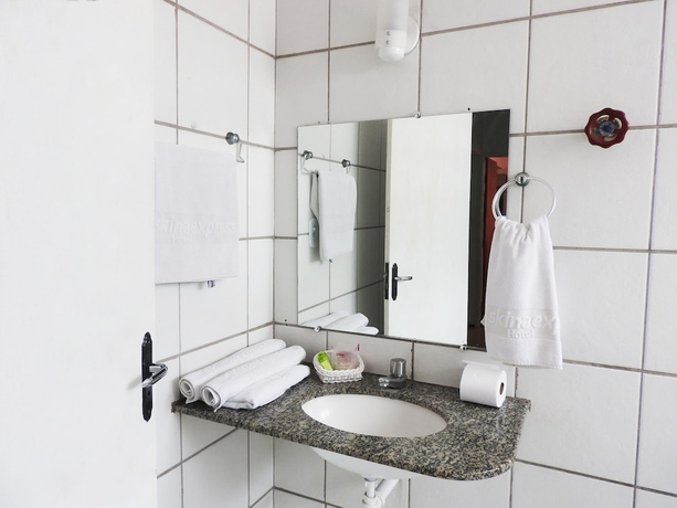 Imagen de la habitación del Hotel SKINA EXPRESS. Foto 18