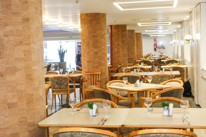 Imagen del bar/restaurante del Hotel SKINA EXPRESS. Foto 3