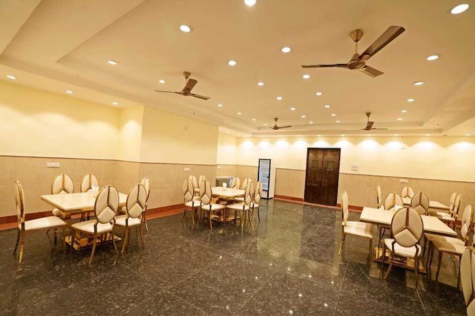 Imagen del bar/restaurante del Hotel SKS Grand Palace. Foto 2