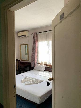 Imagen de la habitación del Hotel SKY Bonapriso. Foto 2