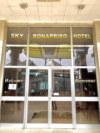Imagen de los interiores del Hotel SKY Bonapriso. Foto 14