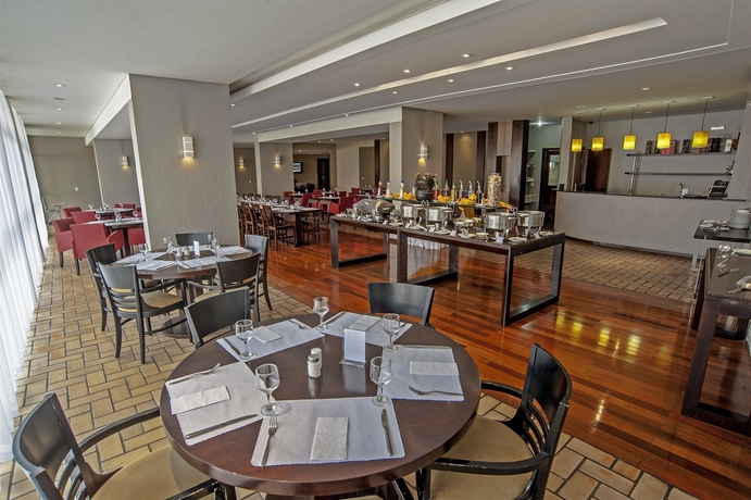 Imagen del bar/restaurante del Hotel SLAVIERO EXECUTIVE PINHAIS. Foto 3