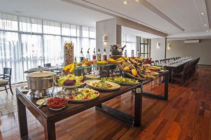 Imagen del bar/restaurante del Hotel SLAVIERO EXECUTIVE PINHAIS. Foto 4