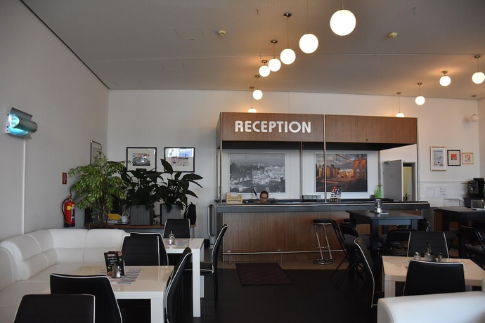 Imagen de los interiores del Hotel SLEEEP Hotel Wiener Neudorf. Foto 19