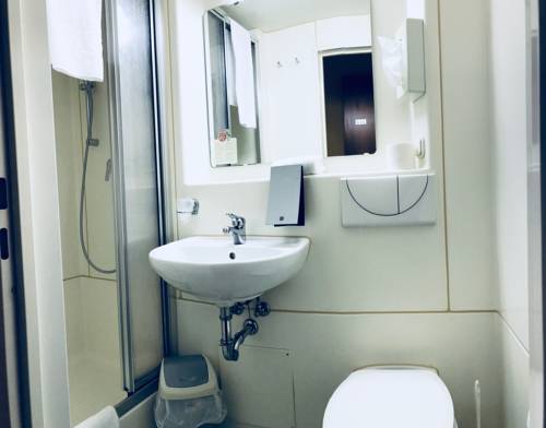 Imagen de la habitación del Hotel SLEEEP Sattledt. Foto 8