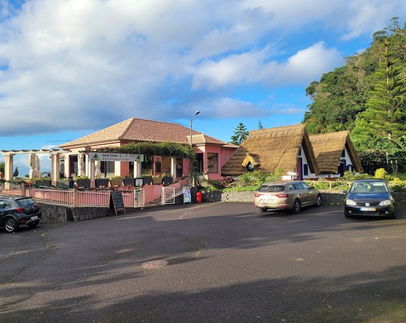 Imagen del bar/restaurante del Hotel SLEEP AND GO - SANTANA IN NATURE BandB. Foto 2