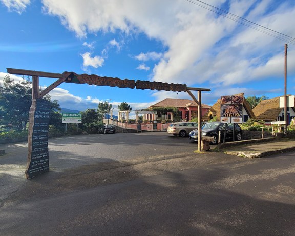 Imagen del bar/restaurante del Hotel SLEEP AND GO - SANTANA IN NATURE BandB. Foto 3