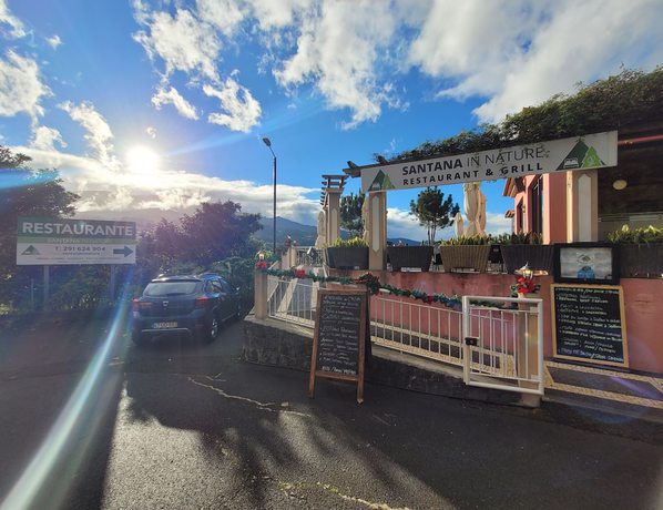 Imagen del bar/restaurante del Hotel SLEEP AND GO - SANTANA IN NATURE BandB. Foto 4