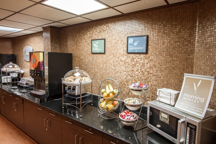 Imagen del bar/restaurante del Hotel SLEEP INN y SUITES BUFFALO AIRPORT. Foto 6