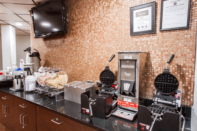 Imagen del bar/restaurante del Hotel SLEEP INN y SUITES BUFFALO AIRPORT. Foto 8