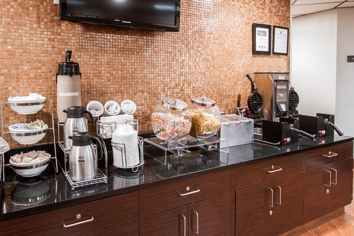 Imagen del bar/restaurante del Hotel SLEEP INN y SUITES BUFFALO AIRPORT. Foto 9