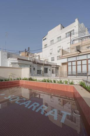 Imagen de la piscina del Hotel SLEEP'N Valencia. Foto 20