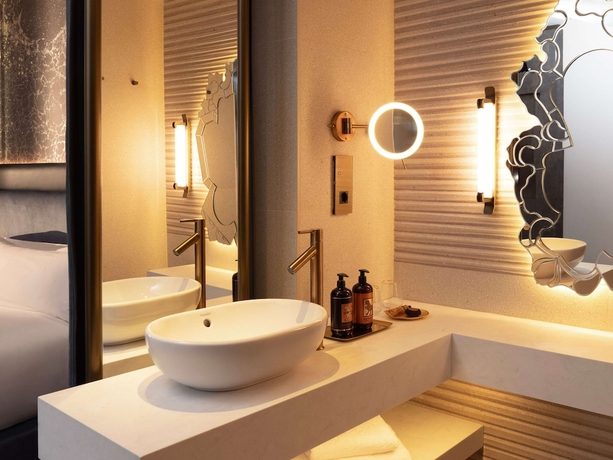 Imagen de la habitación del Hotel SLS Barcelona. Foto 10