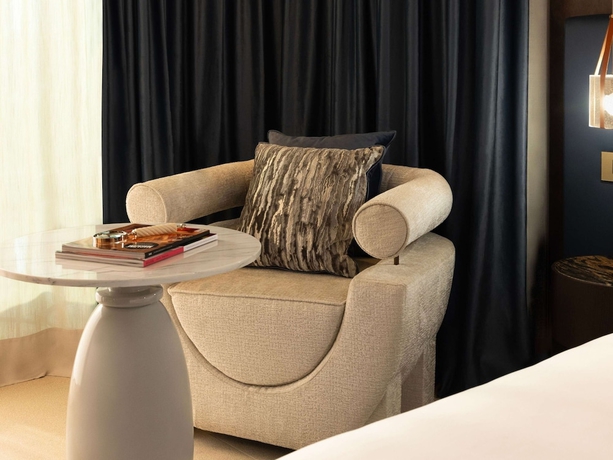 Imagen de la habitación del Hotel SLS Barcelona. Foto 18