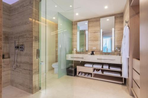 Imagen de la habitación del Hotel SLS Cancun. Foto 4