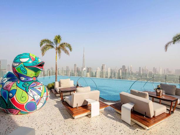 Imagen de la piscina del Hotel SLS Dubai and Residences. Foto 15