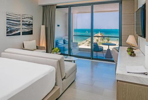 Imagen de la habitación del Hotel SLS Playa Mujeres – ALL Inclusive Collection. Foto 4