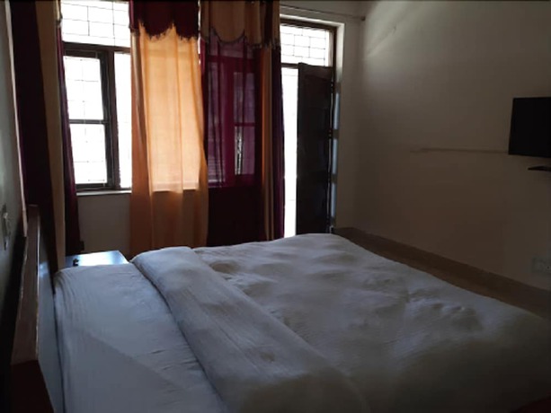 Imagen de la habitación del Hotel SN Residency. Foto 4