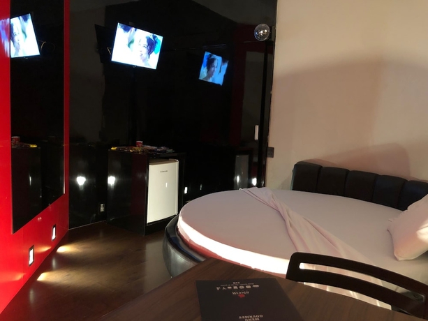 Imagen de la habitación del Hotel SNOB Motel. Foto 8