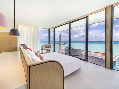 Imagen de la habitación del Hotel SO Maldives. Foto 19