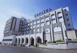 Imagen de los exteriores del Hotel SOFITEL. Foto 7