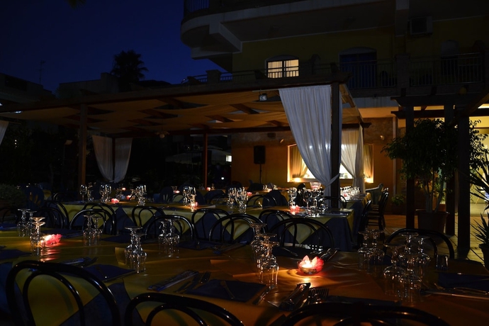 Imagen del bar/restaurante del Hotel SOLEMAR, Costa de Sicilia. Foto 3