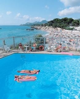 Imagen de la piscina del Hotel SON MOLL GRAND HOTEL. Foto 3