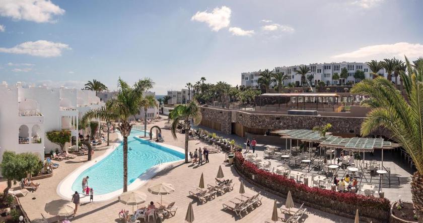 Imagen general del Hotel SOTAVENTO BEACH CLUB. Foto 24