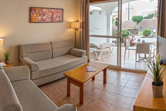 Imagen general del Hotel SOTAVENTO BEACH CLUB. Foto 10