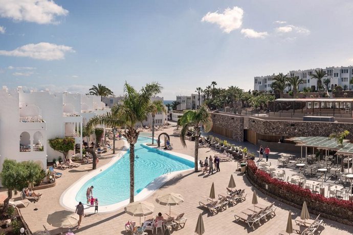 Imagen general del Hotel SOTAVENTO BEACH CLUB. Foto 12