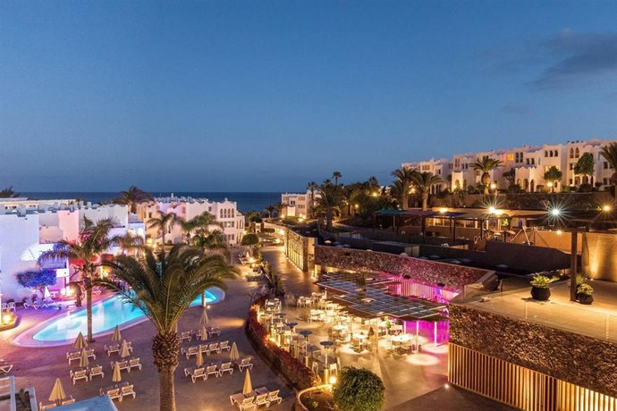 Imagen general del Hotel SOTAVENTO BEACH CLUB. Foto 14