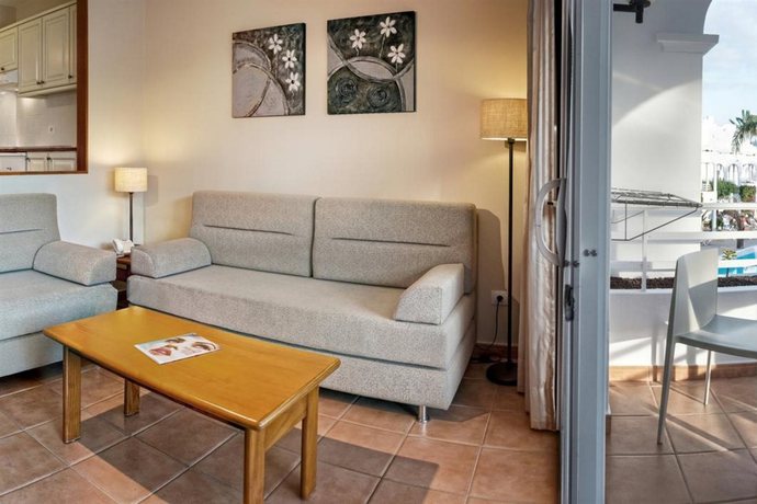 Imagen general del Hotel SOTAVENTO BEACH CLUB. Foto 15