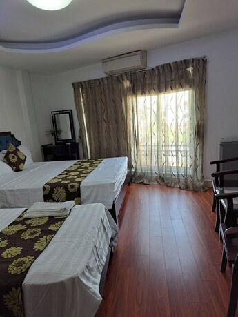 Imagen de la habitación del Hotel SOUTH GATE HOTEL. Foto 18
