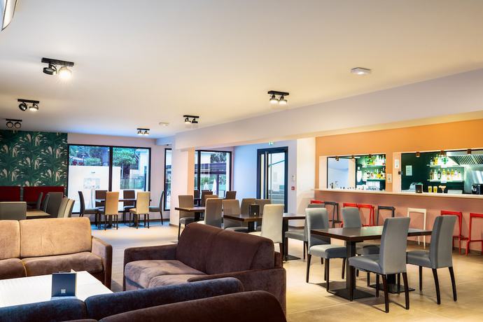 Imagen de los interiores del Hotel SOWELL Family Riviera. Foto 16