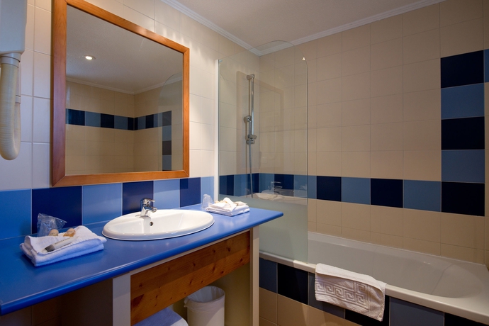 Imagen de la habitación del Hotel SOWELL HOTELS L'Olivier. Foto 12