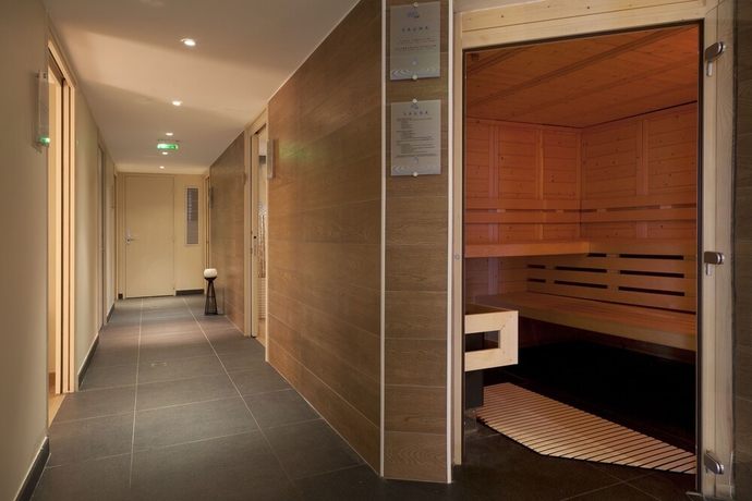 Imagen de la piscina del Hotel SOWELL HOTELS Mont Blanc et SPA. Foto 17