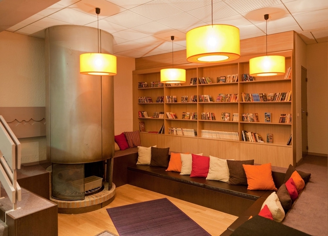 Imagen del bar/restaurante del Hotel SOWELL HOTELS Mont Blanc et SPA. Foto 3