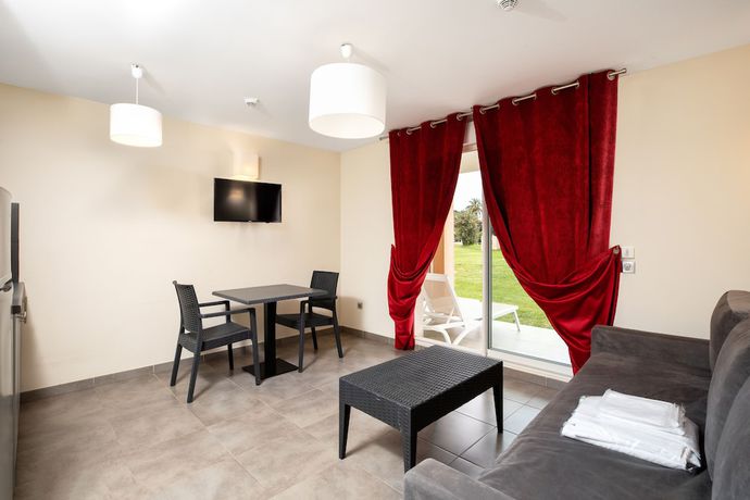 Imagen de la habitación del Hotel SOWELL RÉSIDENCES Les Perles de Saint Tropez. Foto 4