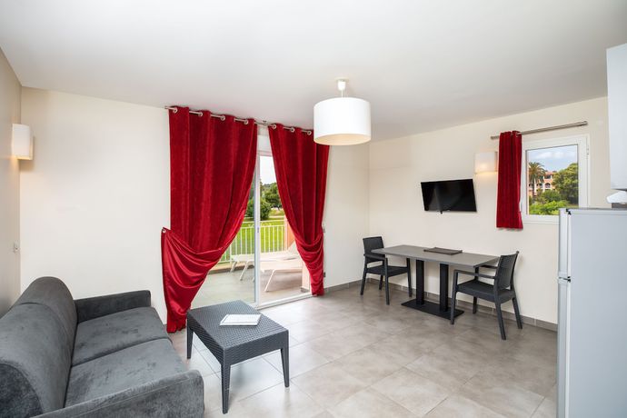 Imagen de la habitación del Hotel SOWELL RÉSIDENCES Les Perles de Saint Tropez. Foto 5