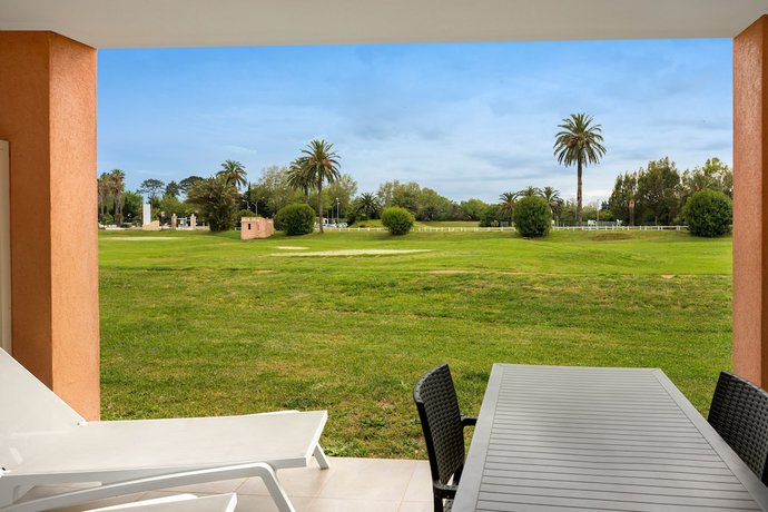 Imagen de la habitación del Hotel SOWELL RÉSIDENCES Les Perles de Saint Tropez. Foto 16