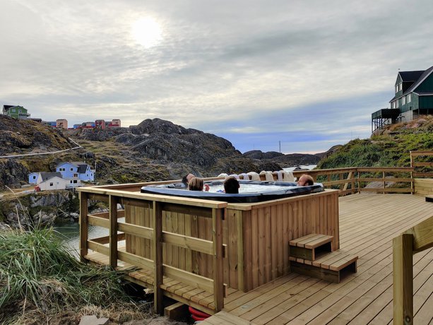 Imagen de la piscina del Hotel SØMA Sisimiut. Foto 17