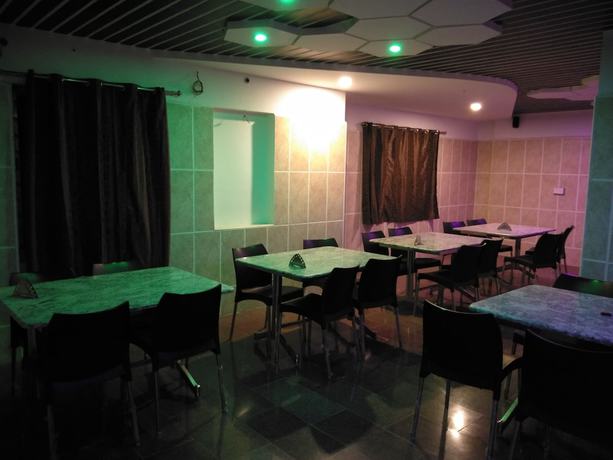 Imagen del bar/restaurante del Hotel SP Residency. Foto 4