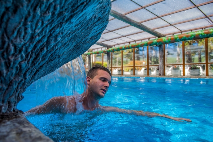 Imagen de la piscina del Hotel SPA Hotel Elbrus. Foto 12