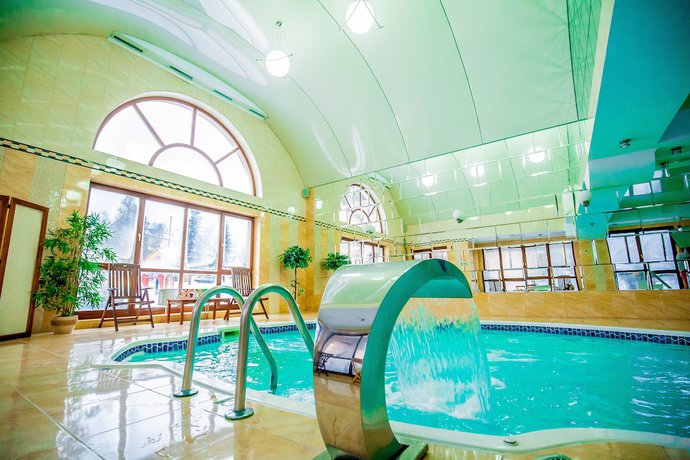 Imagen de la piscina del Hotel SPA Respect. Foto 19