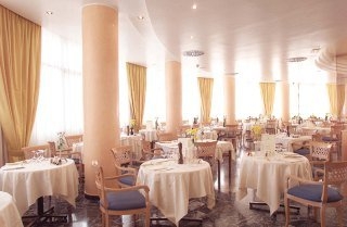 Imagen del bar/restaurante del Hotel SPLENDID RESORT SPA and GOLF. Foto 2