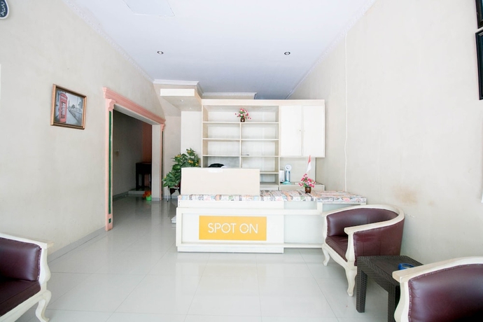 Imagen de los interiores del Hotel SPOT ON 1968 Grand Azizah. Foto 17