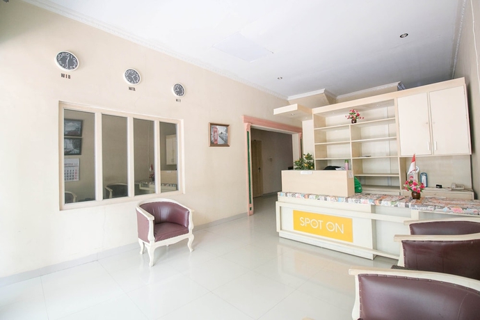Imagen de los interiores del Hotel SPOT ON 1968 Grand Azizah. Foto 18